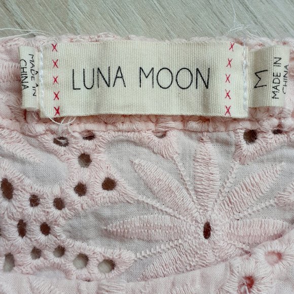 Pink embroidered blouse with long sleeves - Picture 2 of 3